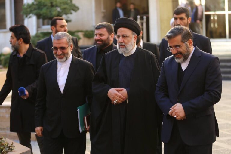 فعالان عرصه هنری، دغدغه ها و خواسته های پیچیده ای ندارند.