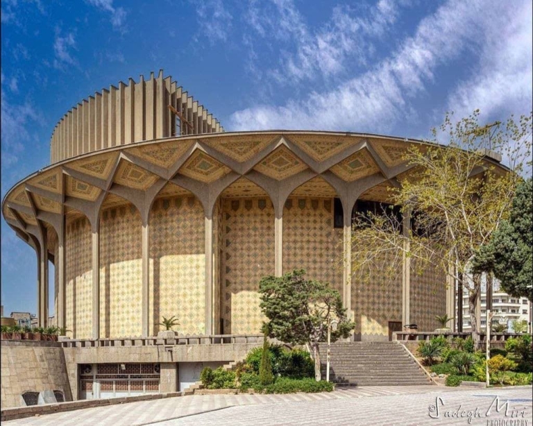 تئاتر سیاسی نیست اما نوعی سیاست است